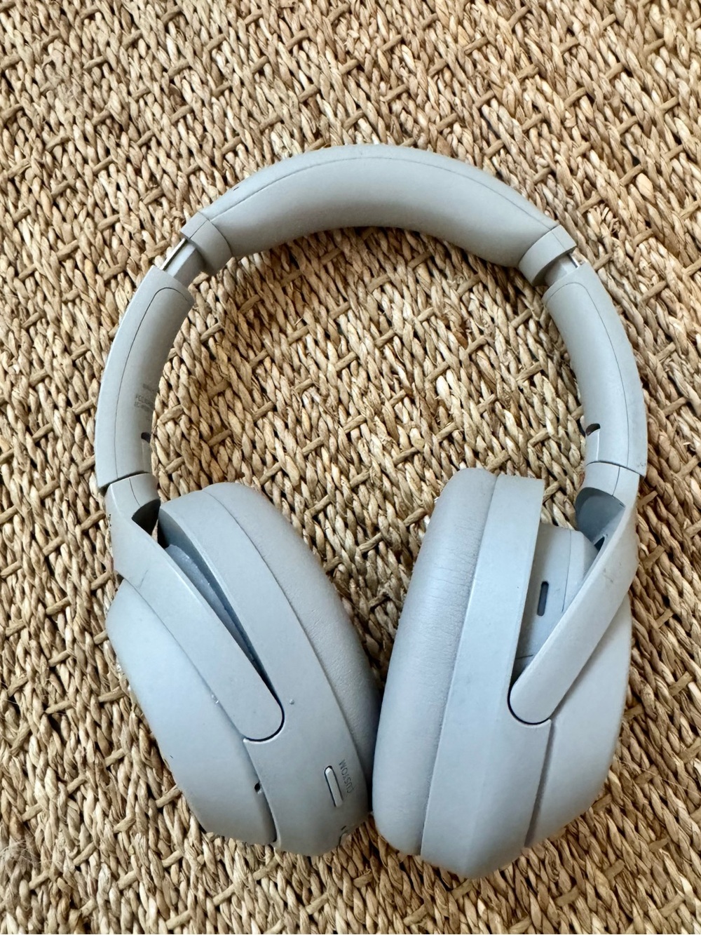 Sony - WH-1000XM4 Wireless Noise-Cancelling Over-the-Ear Headphones - Silver